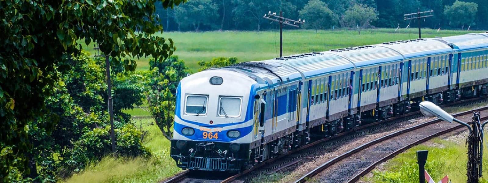 ரயில் ஆசனங்களுக்கான முன்பதிவு கட்டணம் அதிகரிப்பு